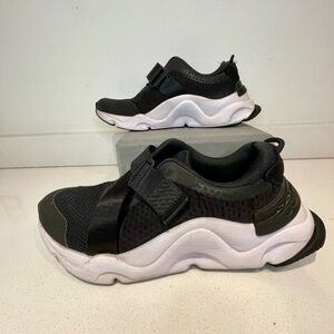 $200 Sorel Womens Black Kinetic Renegade Strap Shoes Size 8